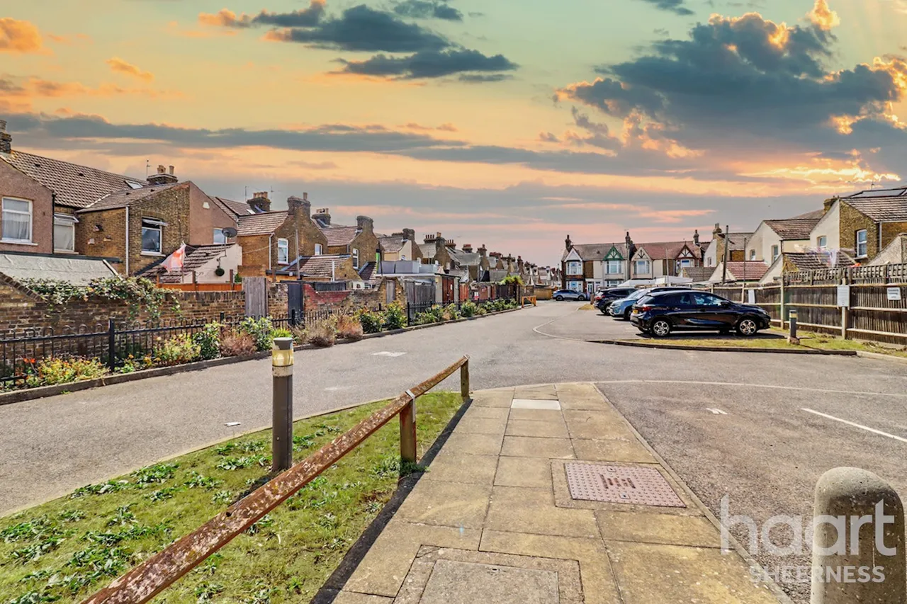 Street, Sheerness, ME12, photo 12