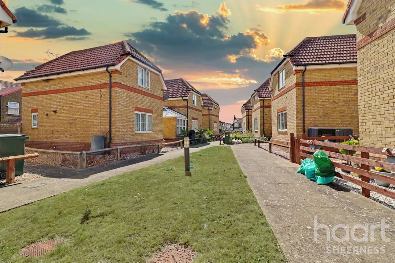 Street, Sheerness, ME12, photo 11