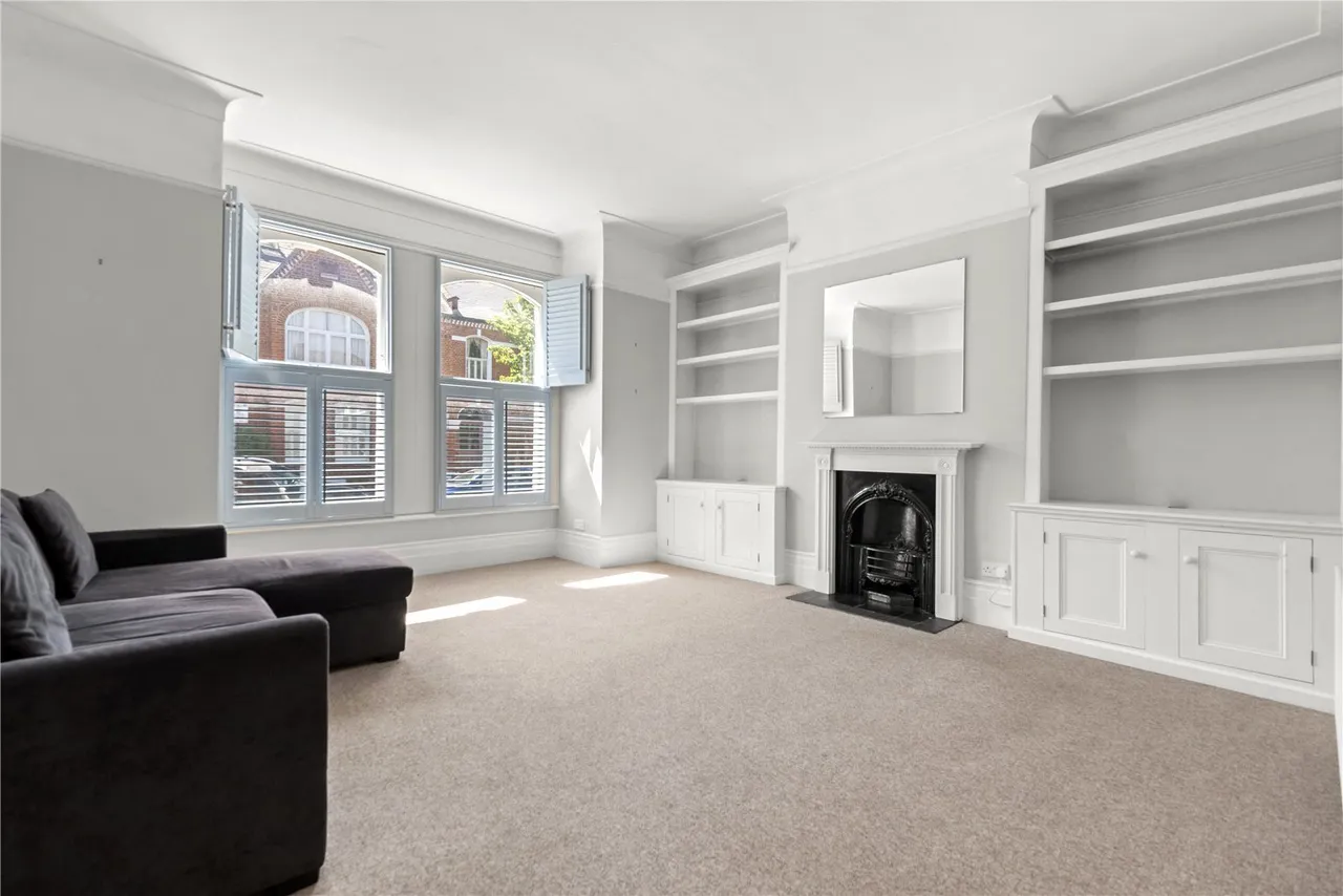 2 bed flat for sale, Drakefield Road, London, SW17