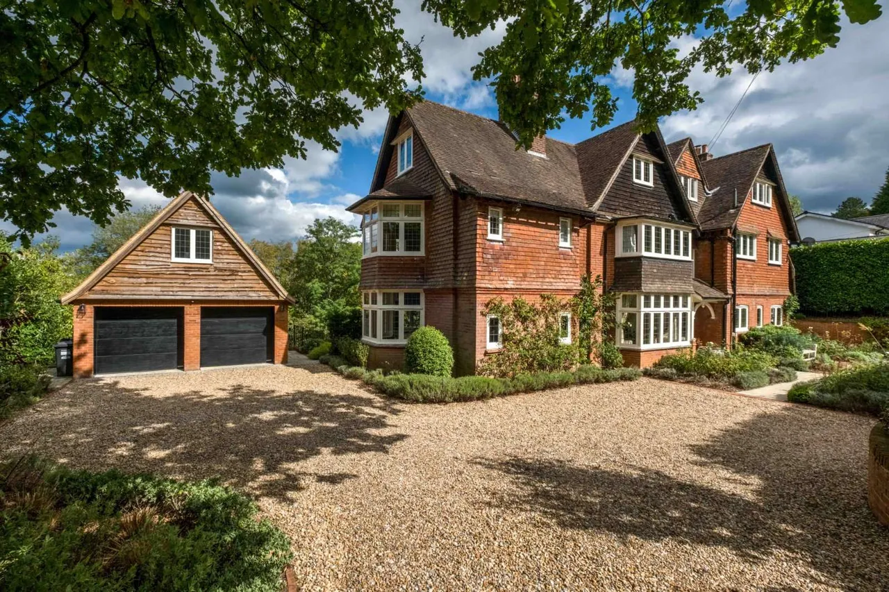 6 bed house for sale, Park View Road, Woldingham, CR3