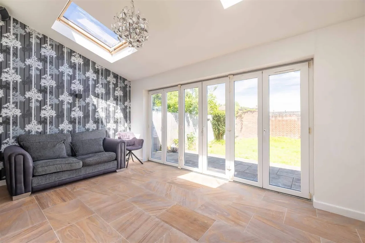 Peel Close, Windsor, SL4 3NP, photo 8