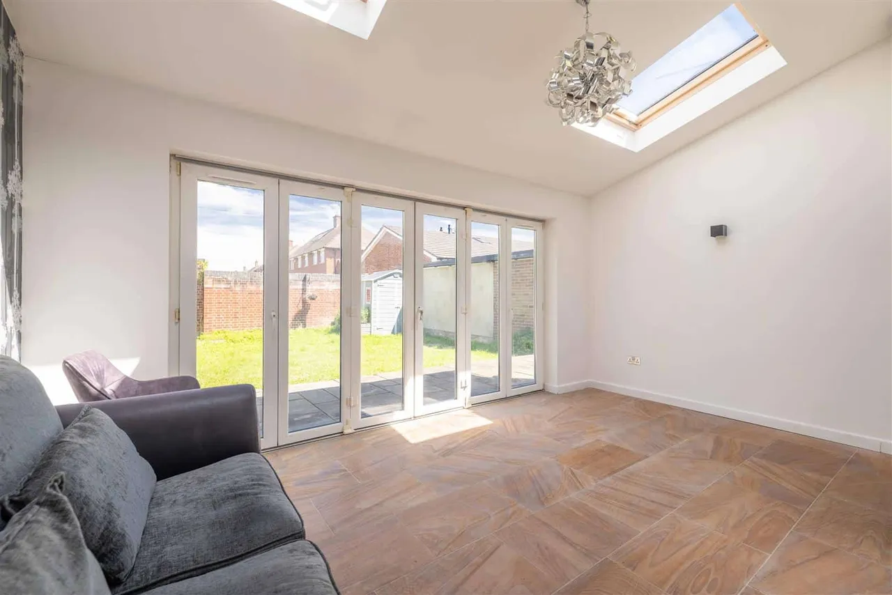 Peel Close, Windsor, SL4 3NP, photo 9