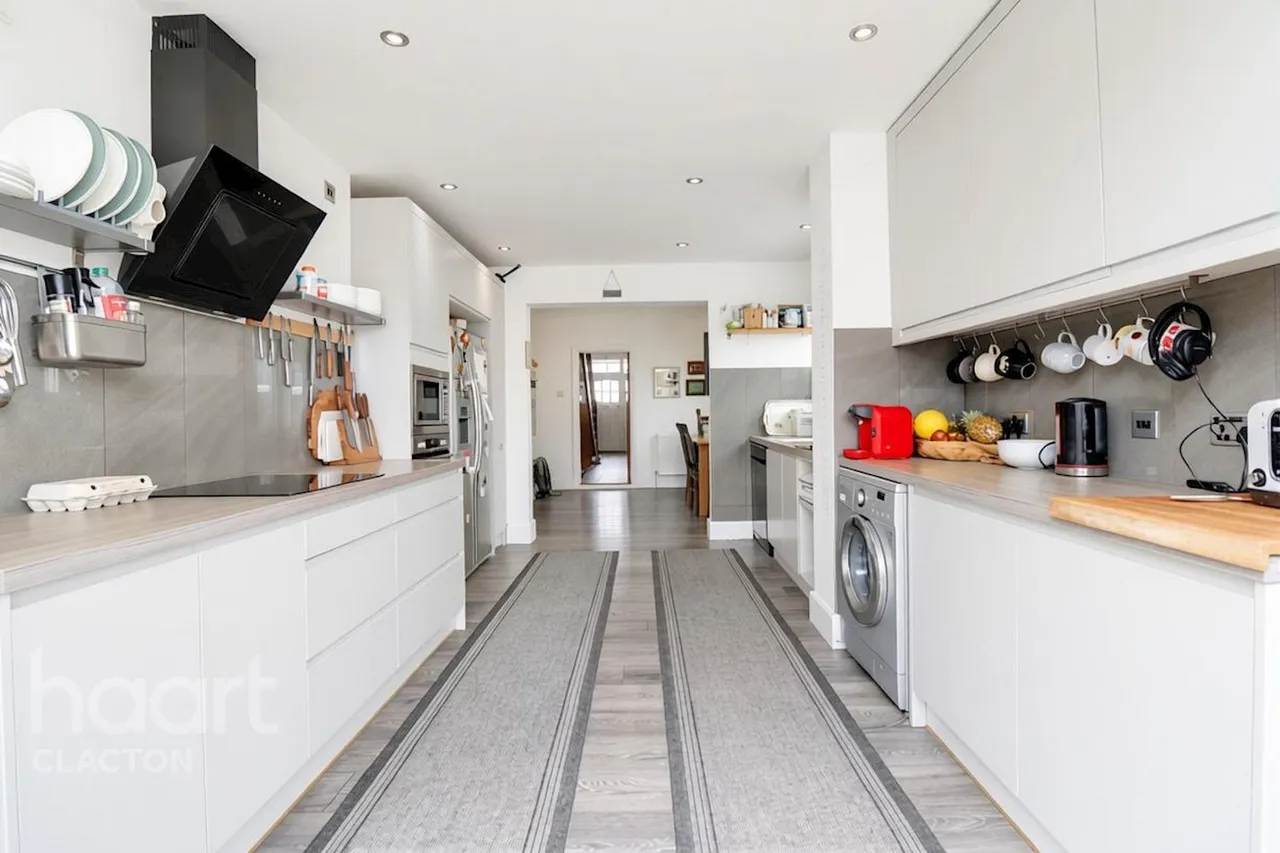 Walton Road, Clacton-On-Sea, CO15, photo 6