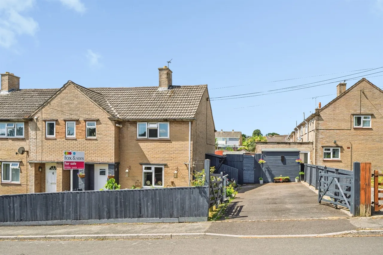3 bed house for sale — Langmead Place, Crewkerne