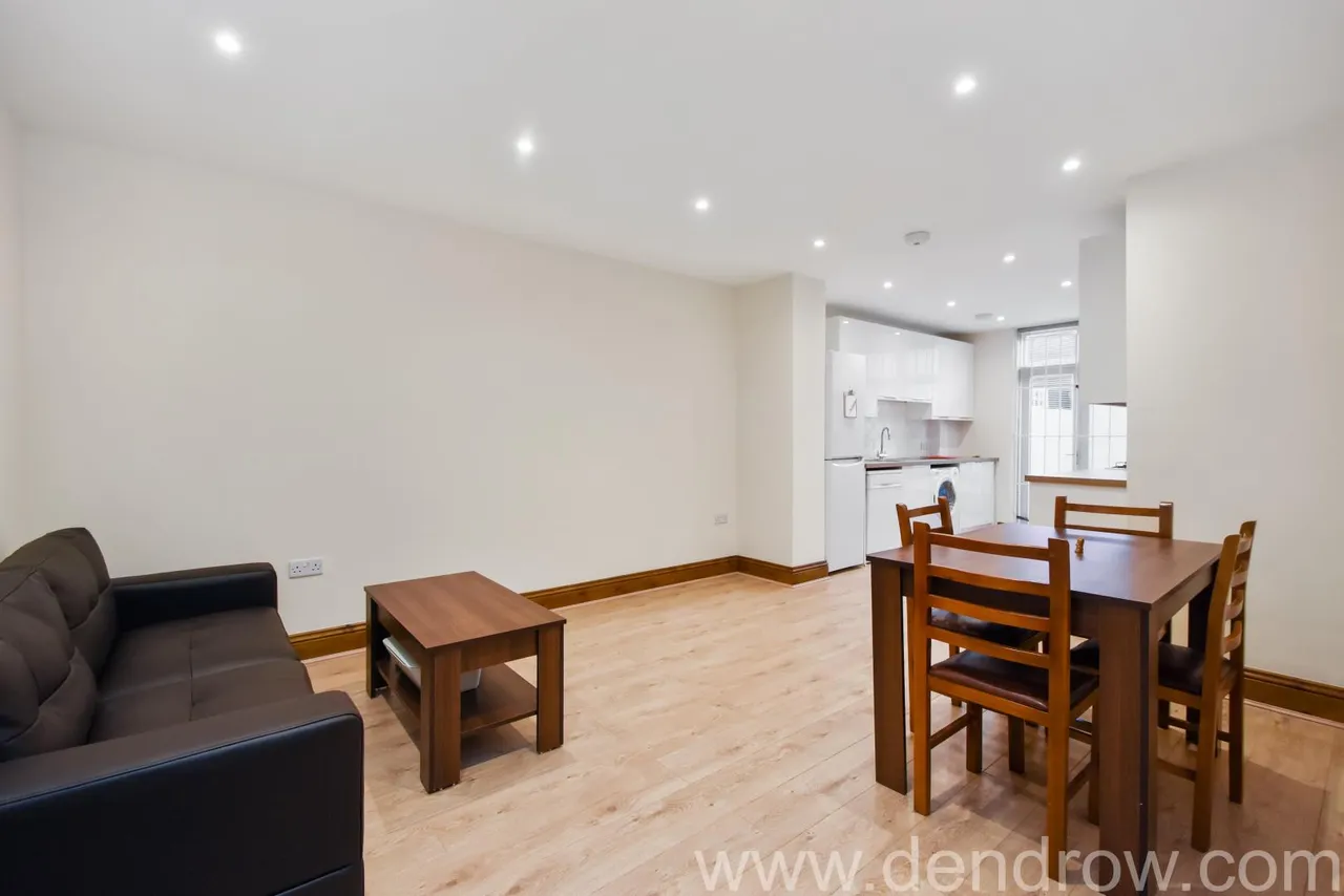 3 bed flat for sale — Elgin Avenue, London, W9 2HD
