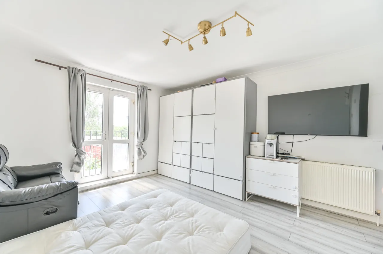 105c Burnley Road, London, photo 3