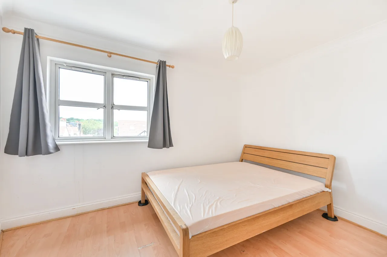 105c Burnley Road, London, photo 9