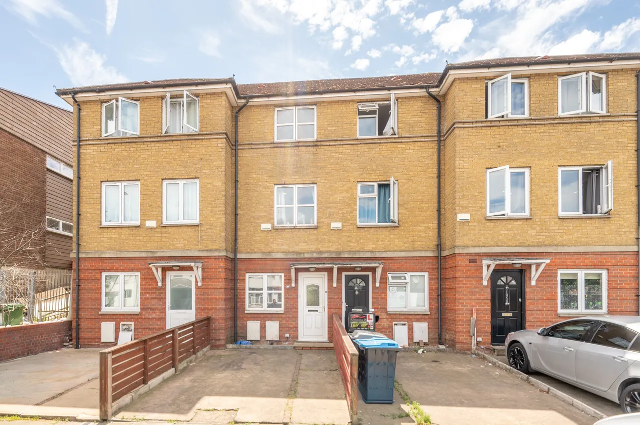 4 bed house for sale — 105c Burnley Road, London