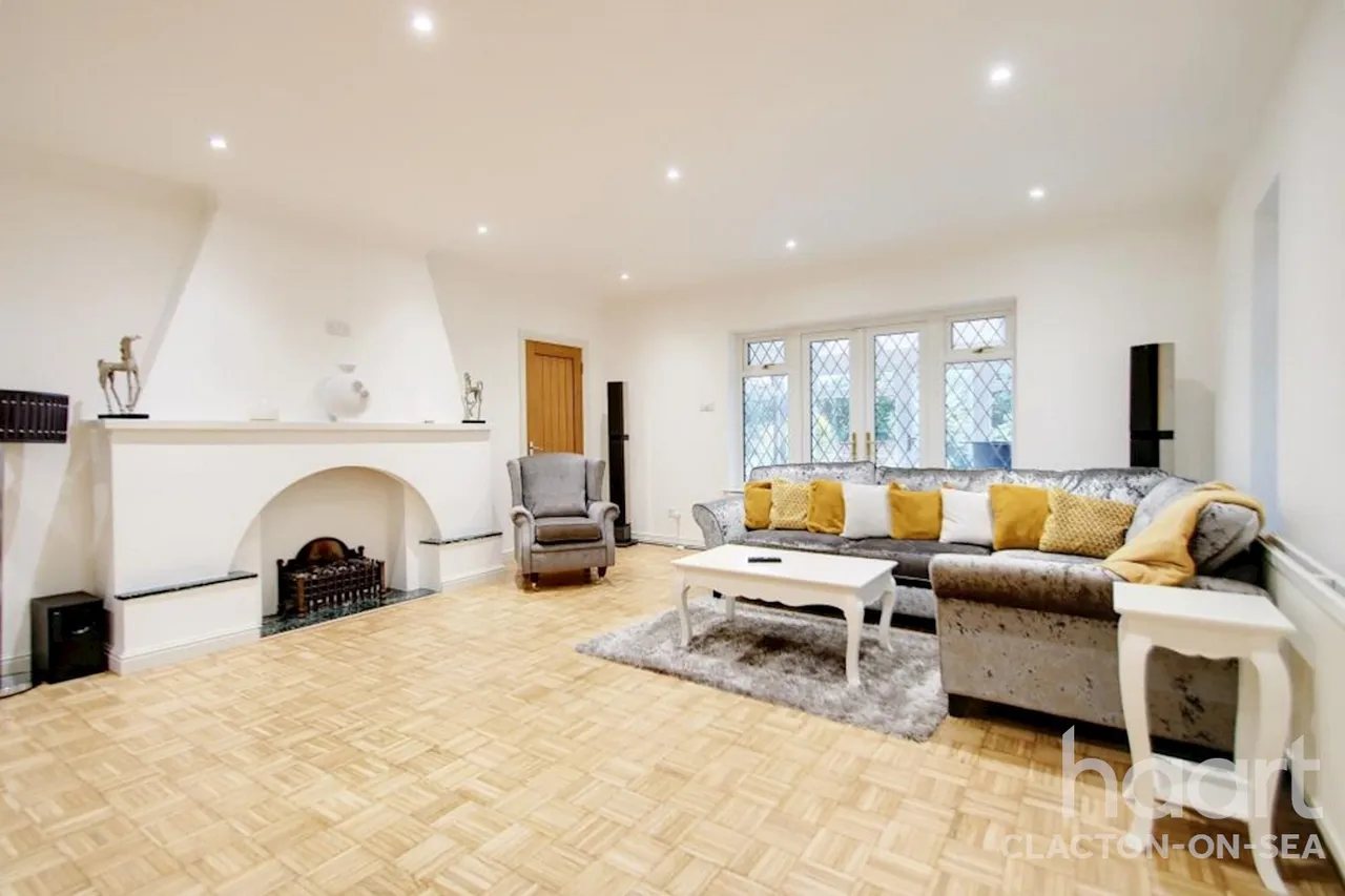 Naze Park Road, CO14, photo 9