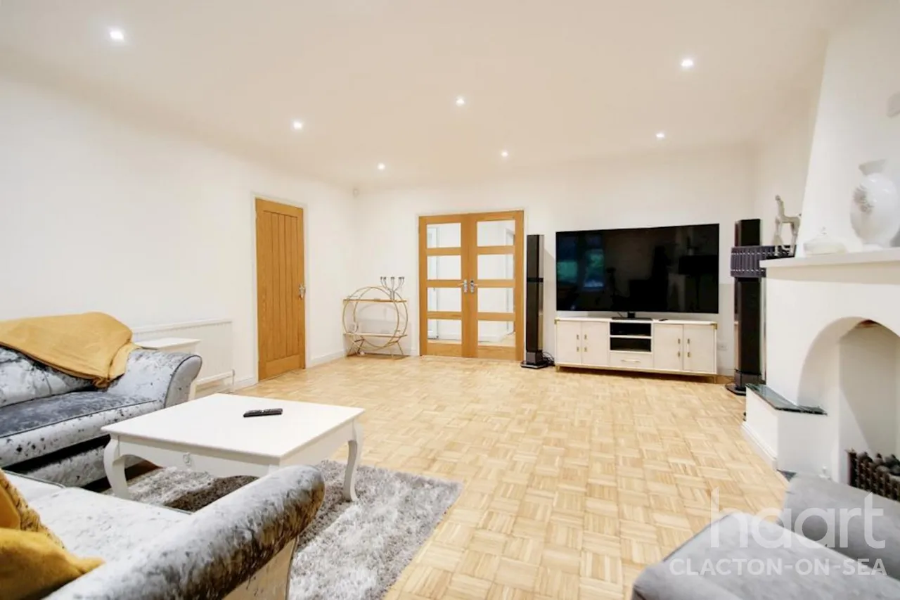 Naze Park Road, CO14, photo 4