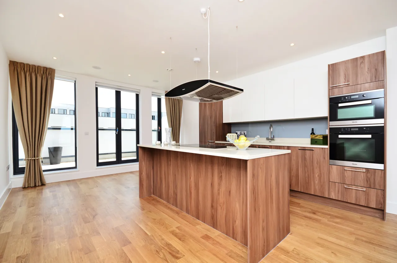 12 Waldorf Place, 3 Fairmont Mews, London, photo 2