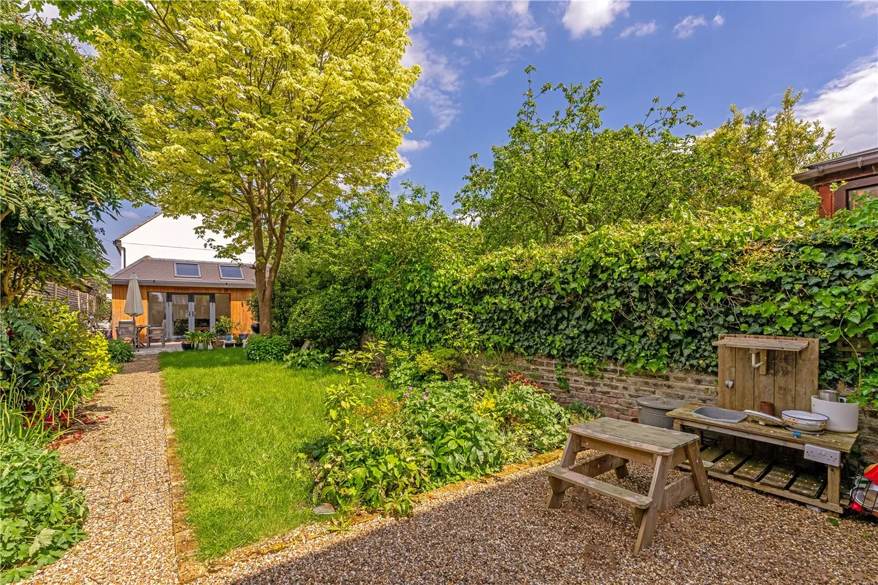Cross Street, Hampton Hill, TW12 1RT, photo 8