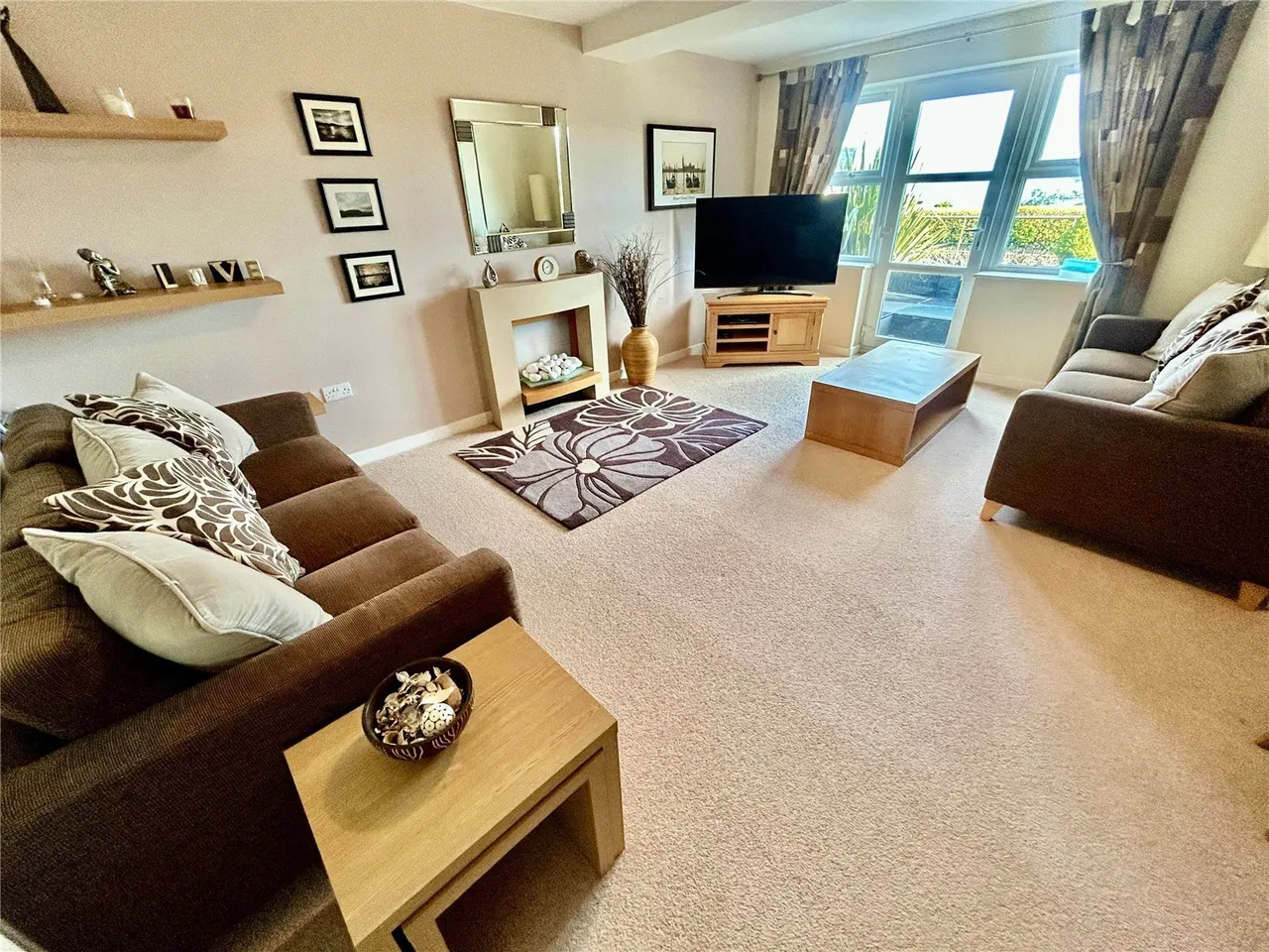 Amlwch Road, Benllech, LL74, photo 4