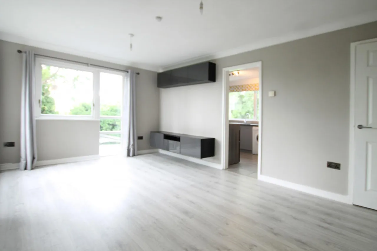 Renton Drive, Guiseley, LS20, photo 3