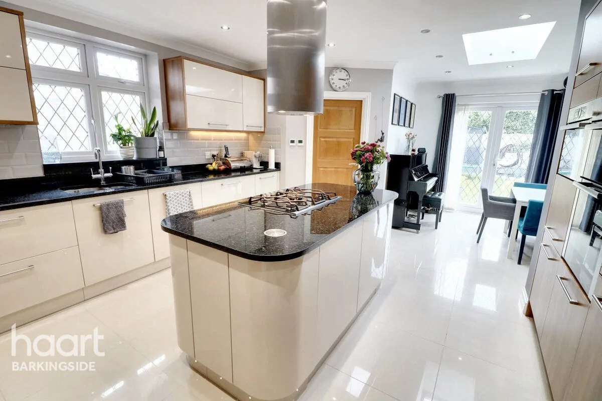 Hastings Avenue, Barkingside, IG6, photo 15