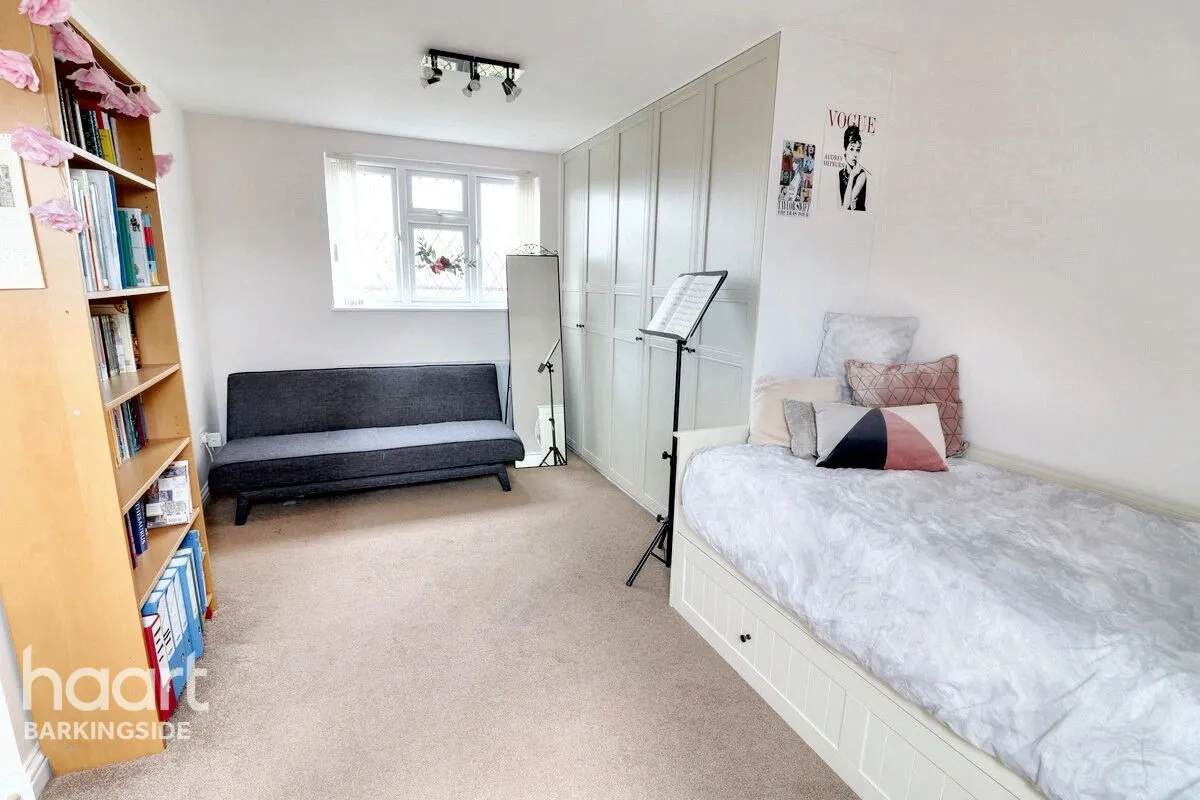Hastings Avenue, Barkingside, IG6, photo 35