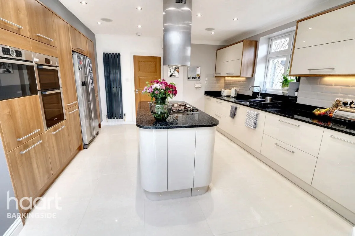 Hastings Avenue, Barkingside, IG6, photo 16