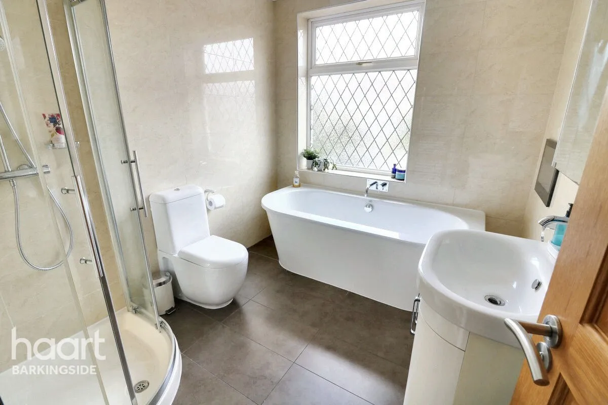 Hastings Avenue, Barkingside, IG6, photo 32