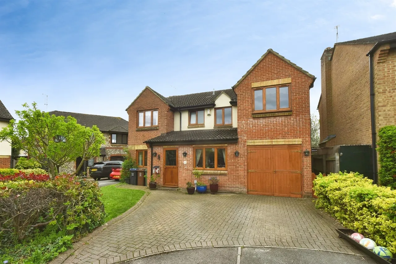 5 bed house for sale — Hazel Copse, Chippenham