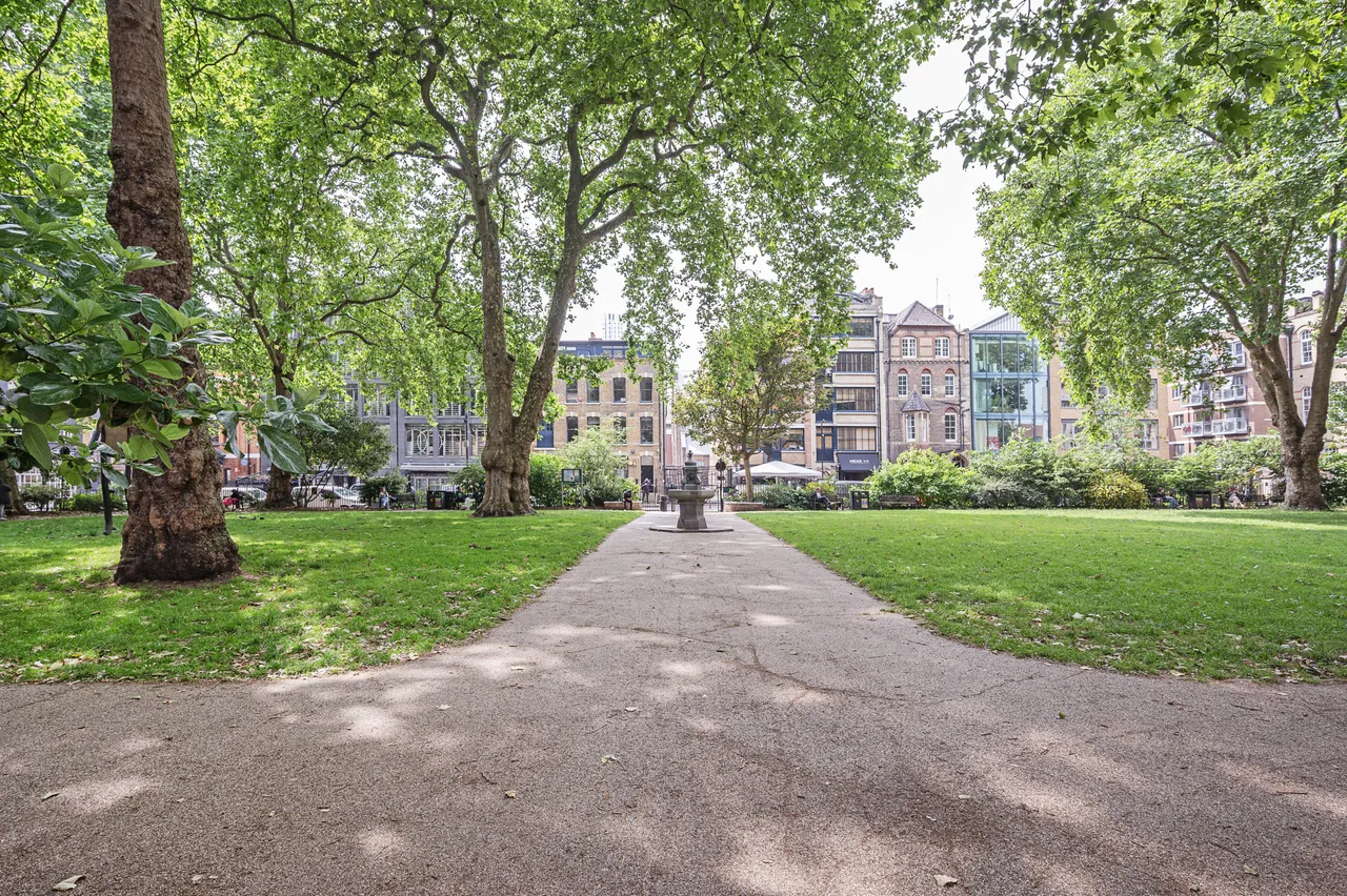 Flat 32, 15 Hoxton Square, London, photo 2