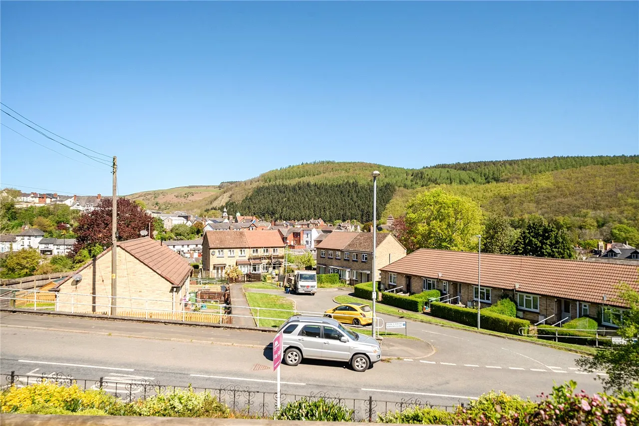 Underhill Crescent, Knighton, Powys, LD7 1DG, photo 2