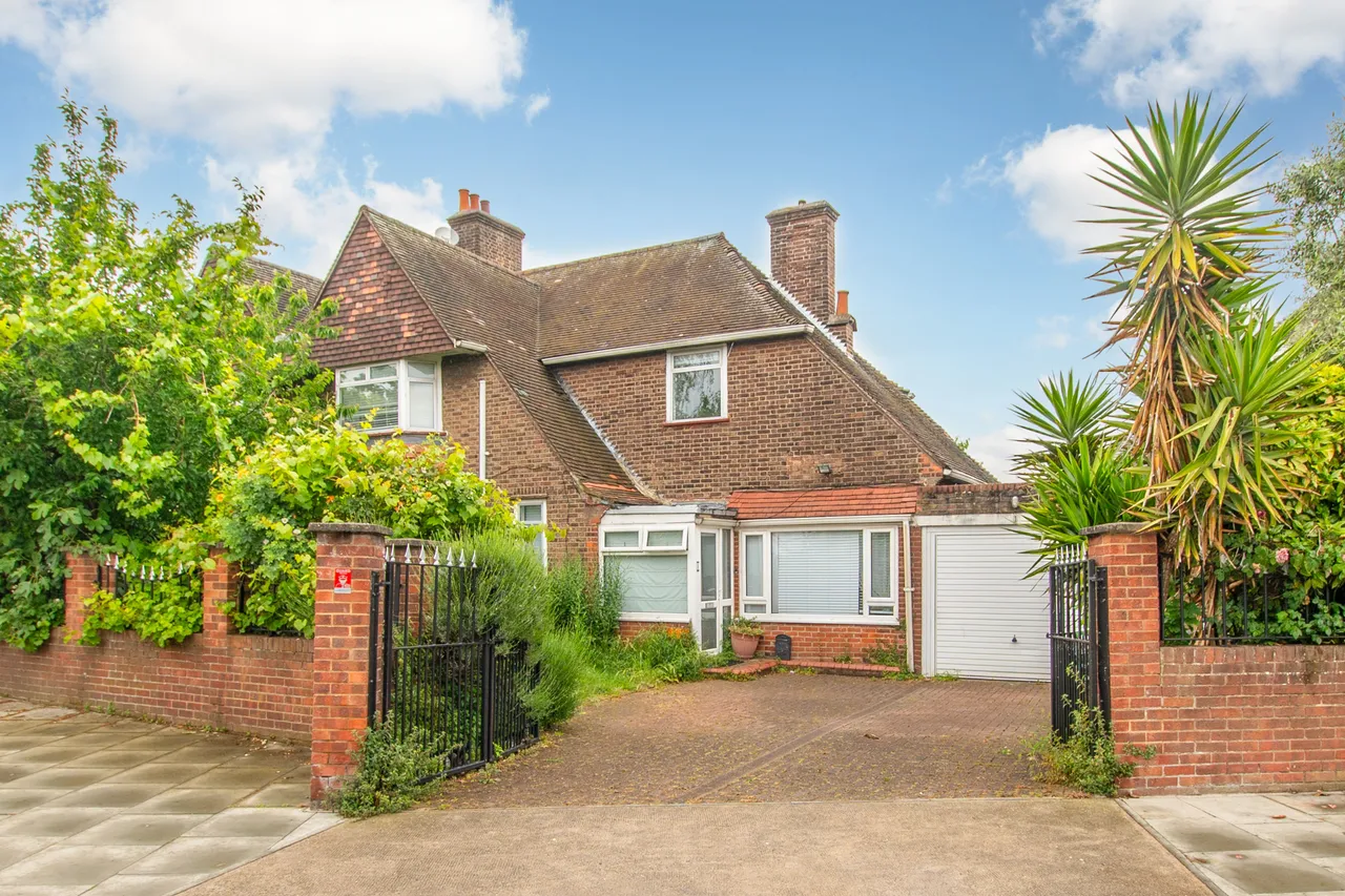 5 bed house for sale — 1 Steventon Road, London