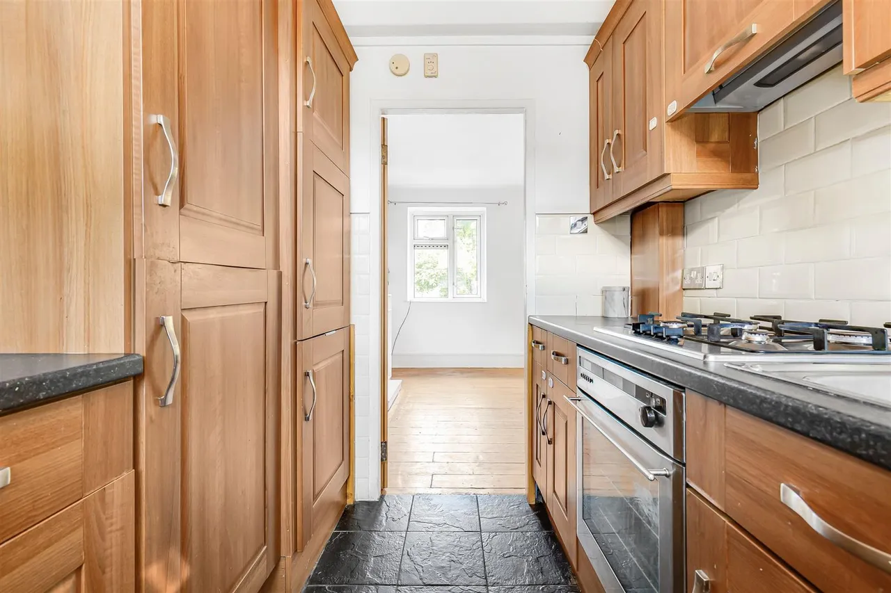 3 bed flat to rent, Mortlake High Street, Barnes, SW14
