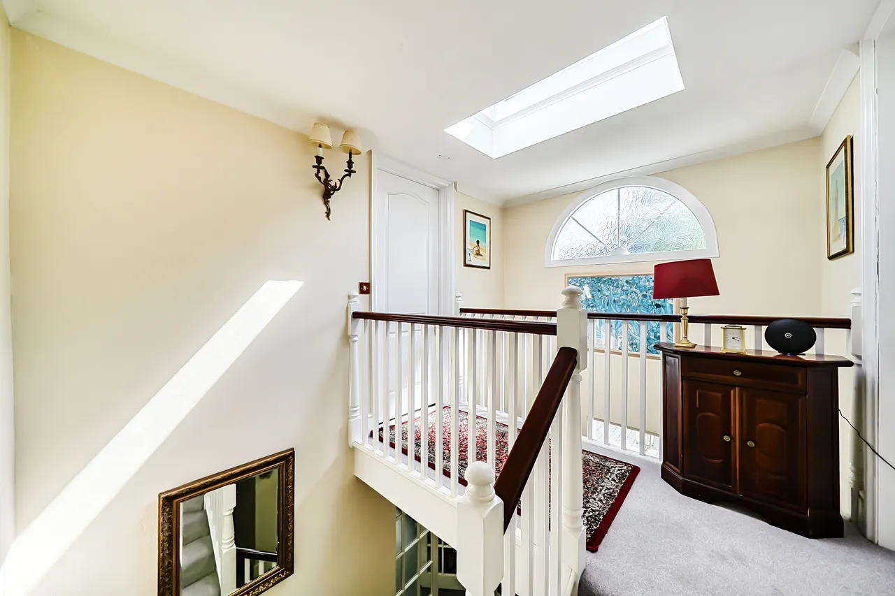 Loudon House, Woodhall Drive, Pinner, photo 10