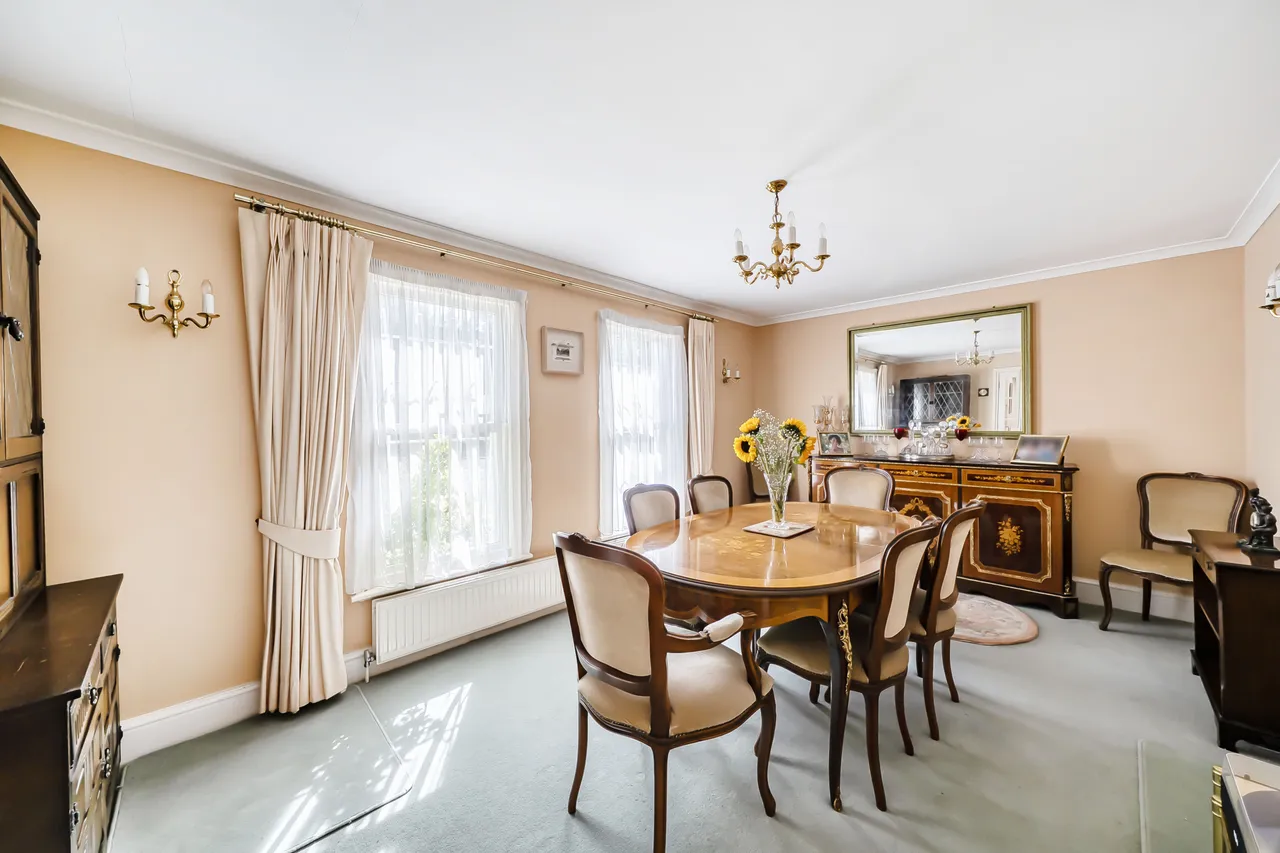 Loudon House, Woodhall Drive, Pinner, photo 5