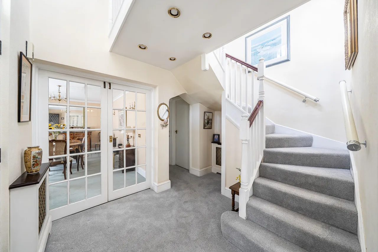 Loudon House, Woodhall Drive, Pinner, photo 9