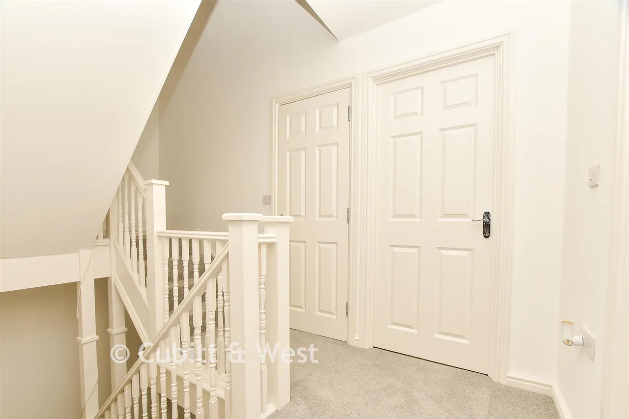 Donald Gardens, Hookwood, RH6, photo 12