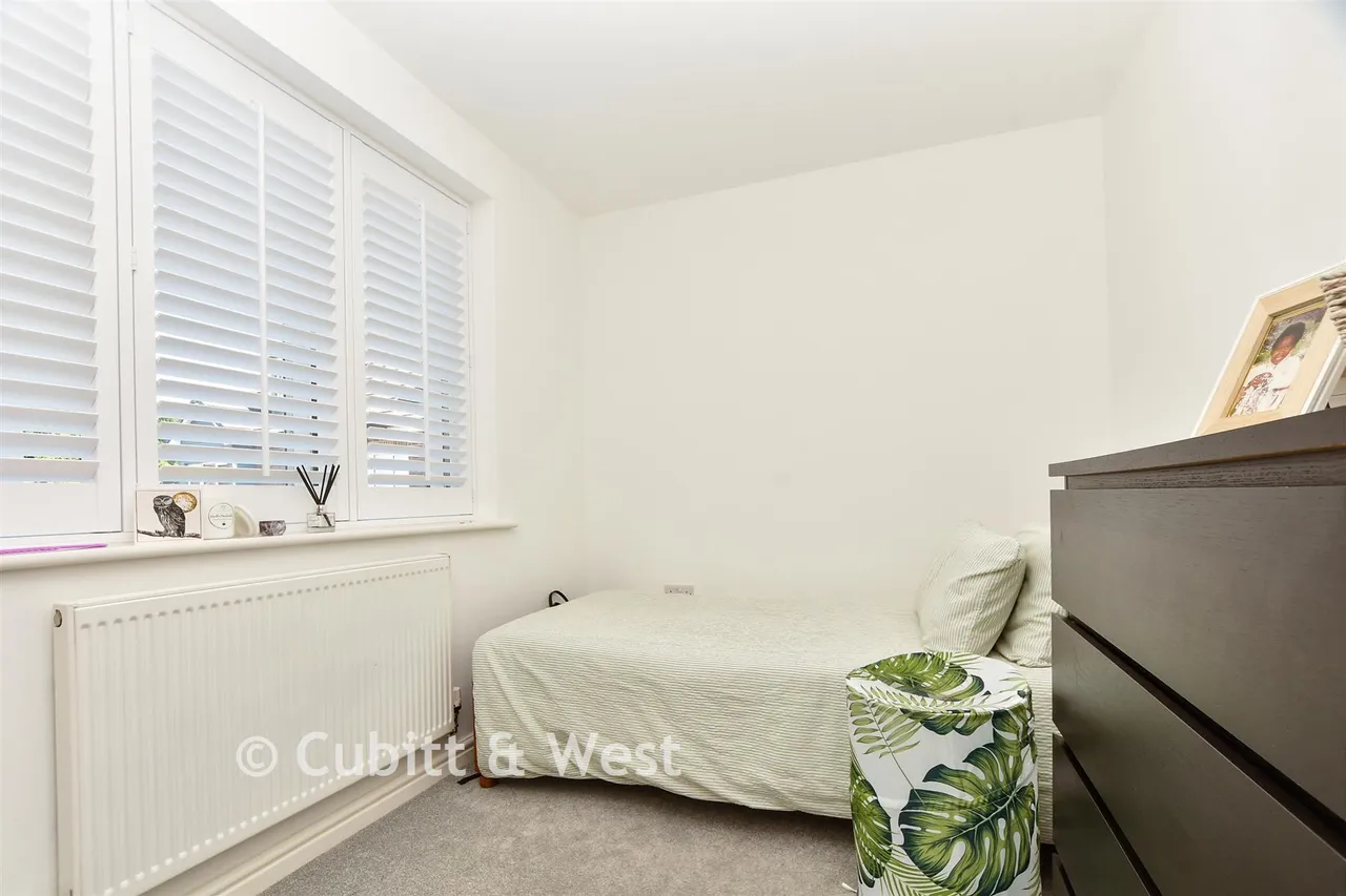 Donald Gardens, Hookwood, RH6, photo 10