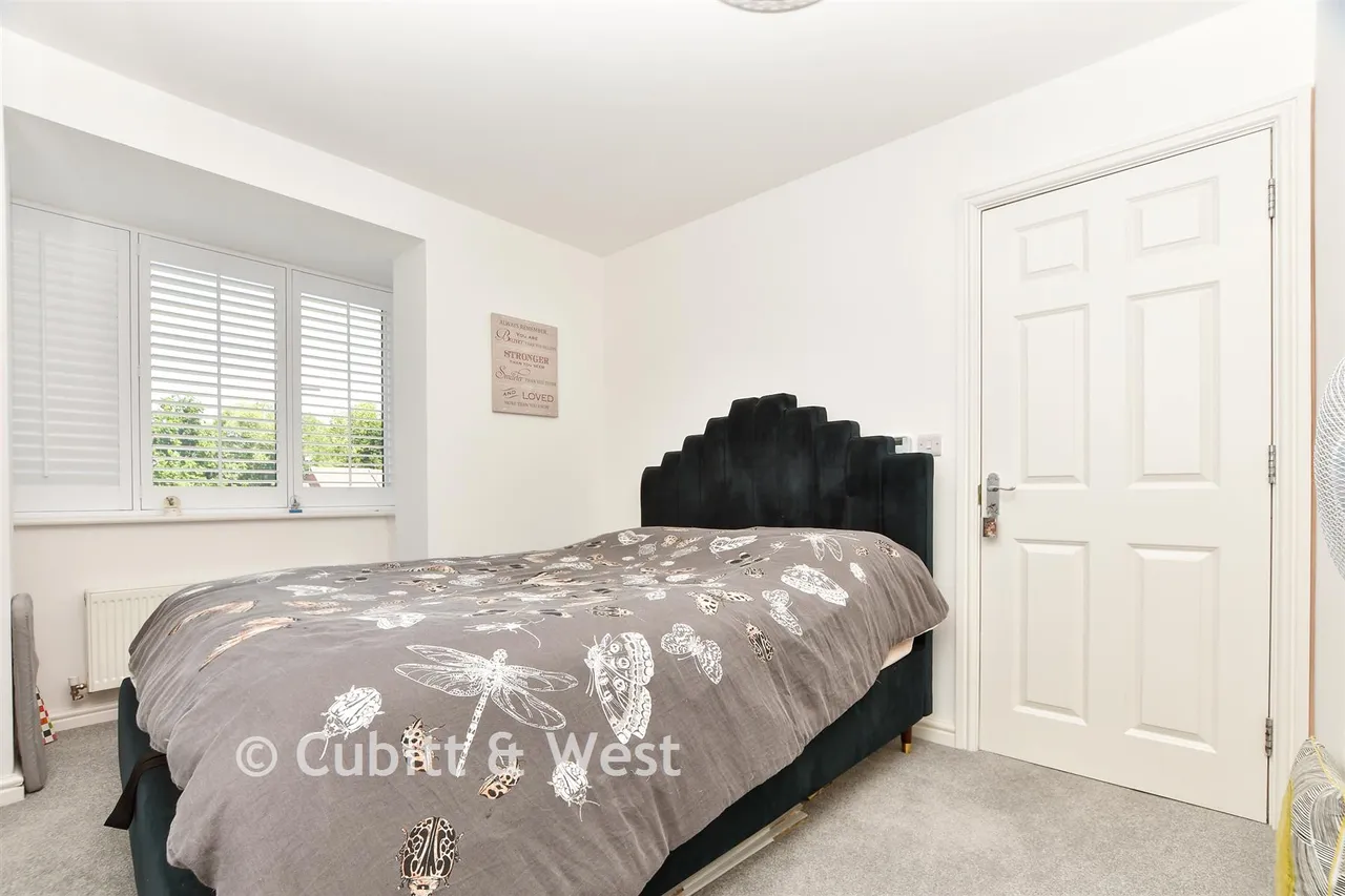 Donald Gardens, Hookwood, RH6, photo 7
