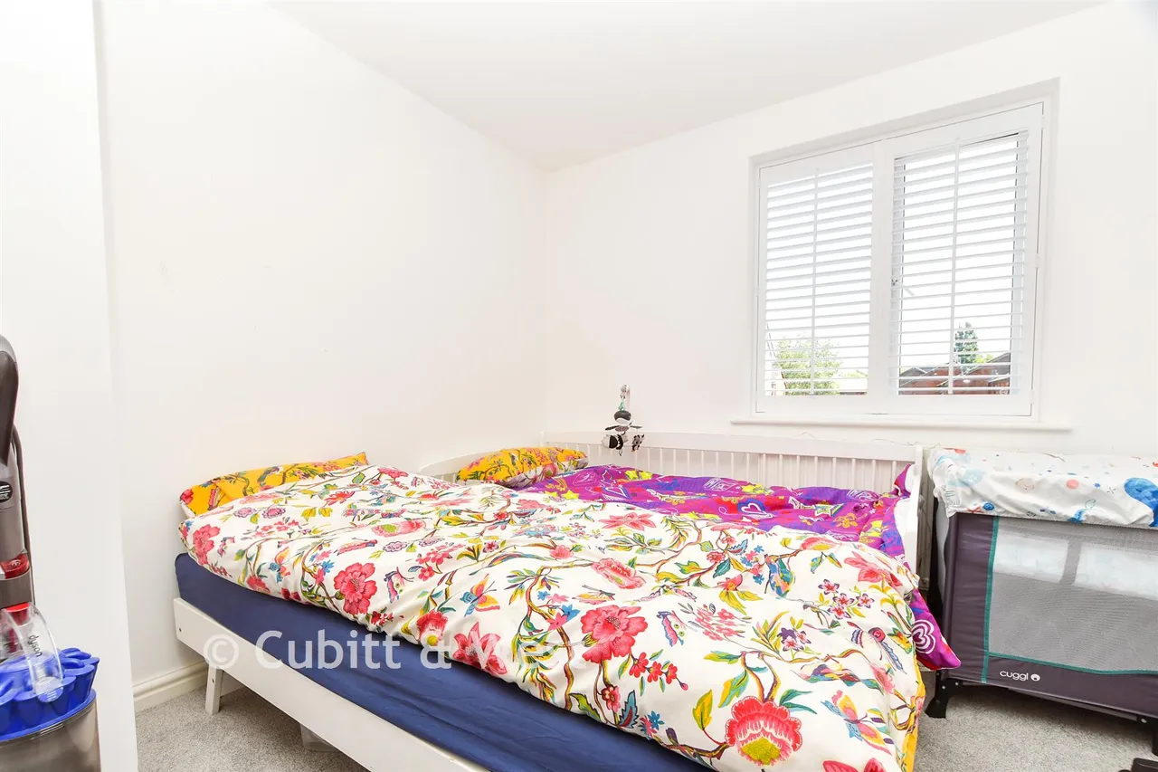 Donald Gardens, Hookwood, RH6, photo 9