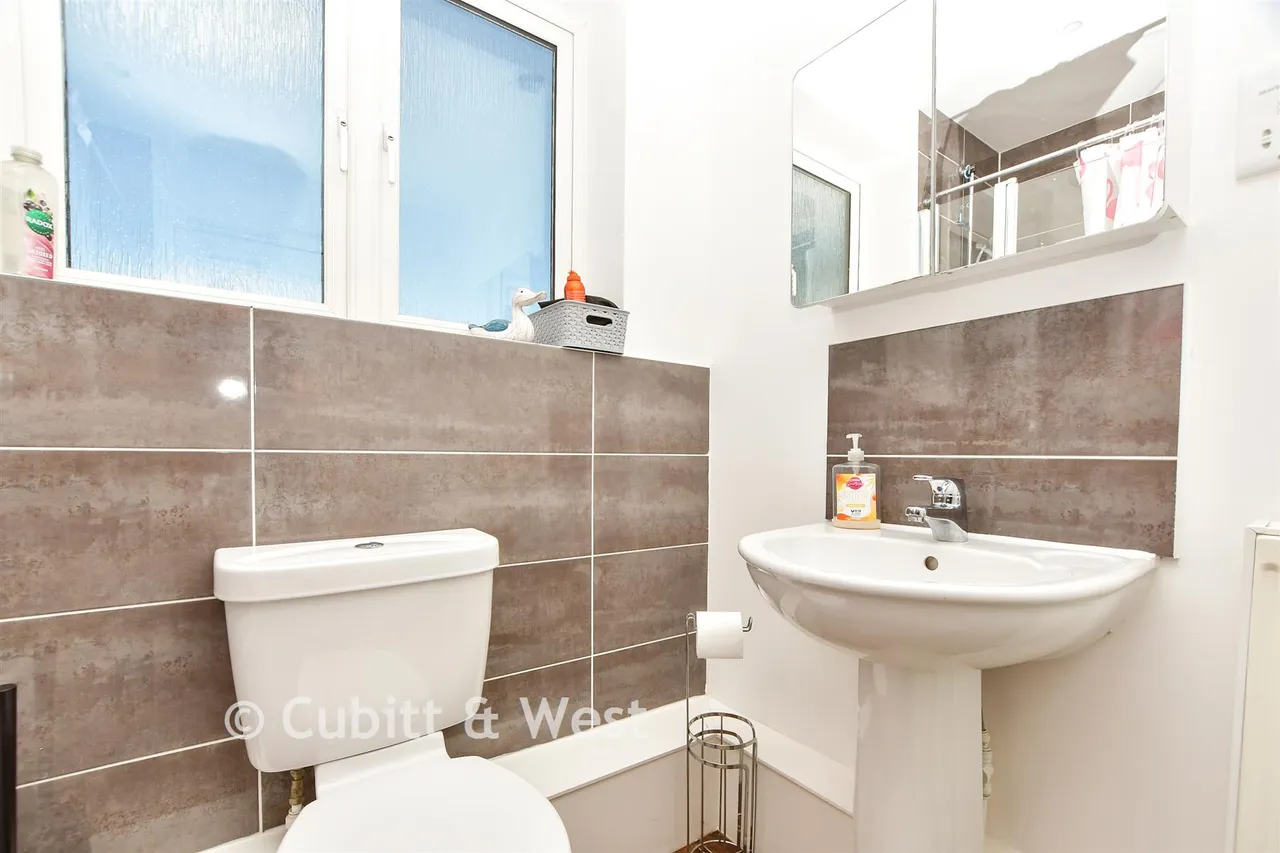 Donald Gardens, Hookwood, RH6, photo 11