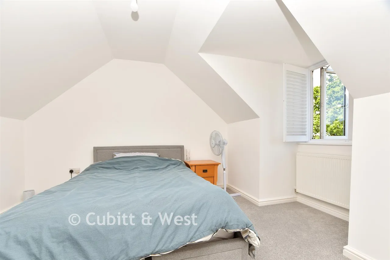 Donald Gardens, Hookwood, RH6, photo 13