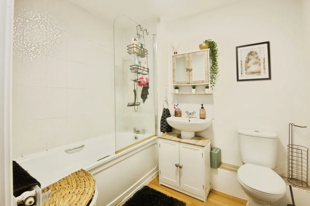 Canterbury House, 1 Honour Gardens, Dagenham, RM8, photo 8