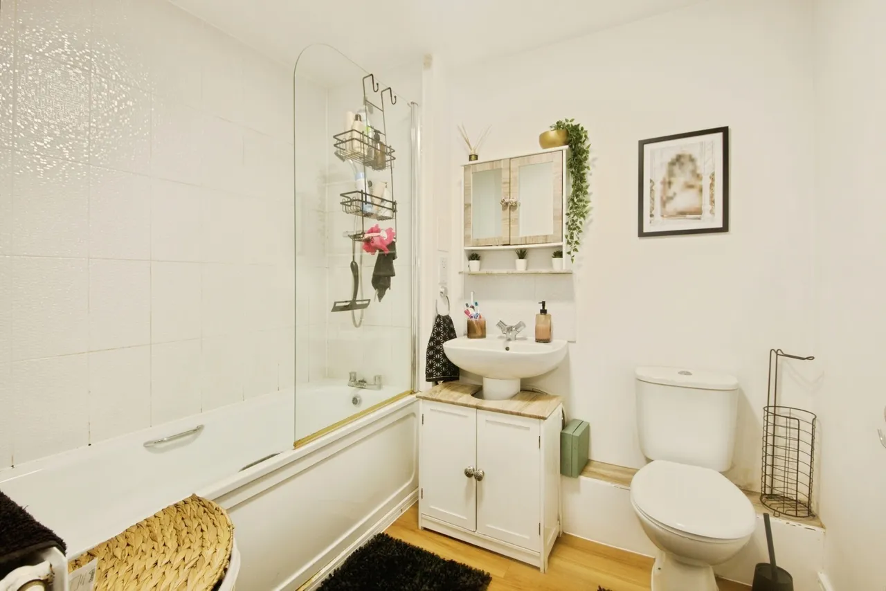 Canterbury House, 1 Honour Gardens, Dagenham, RM8, photo 5