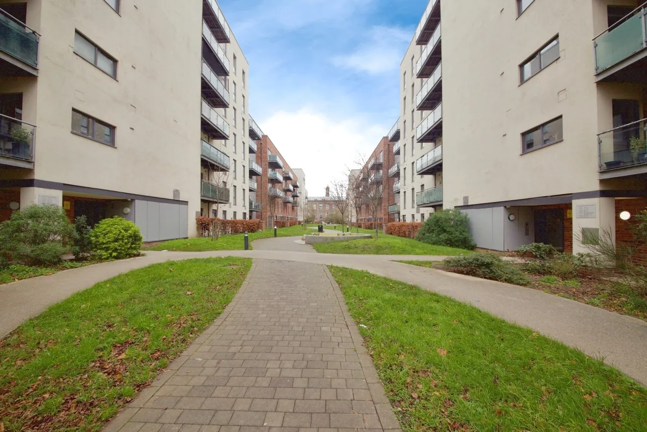 1 bed flat for sale — Canterbury House, 1 Honour Gardens, Dagenham, RM8