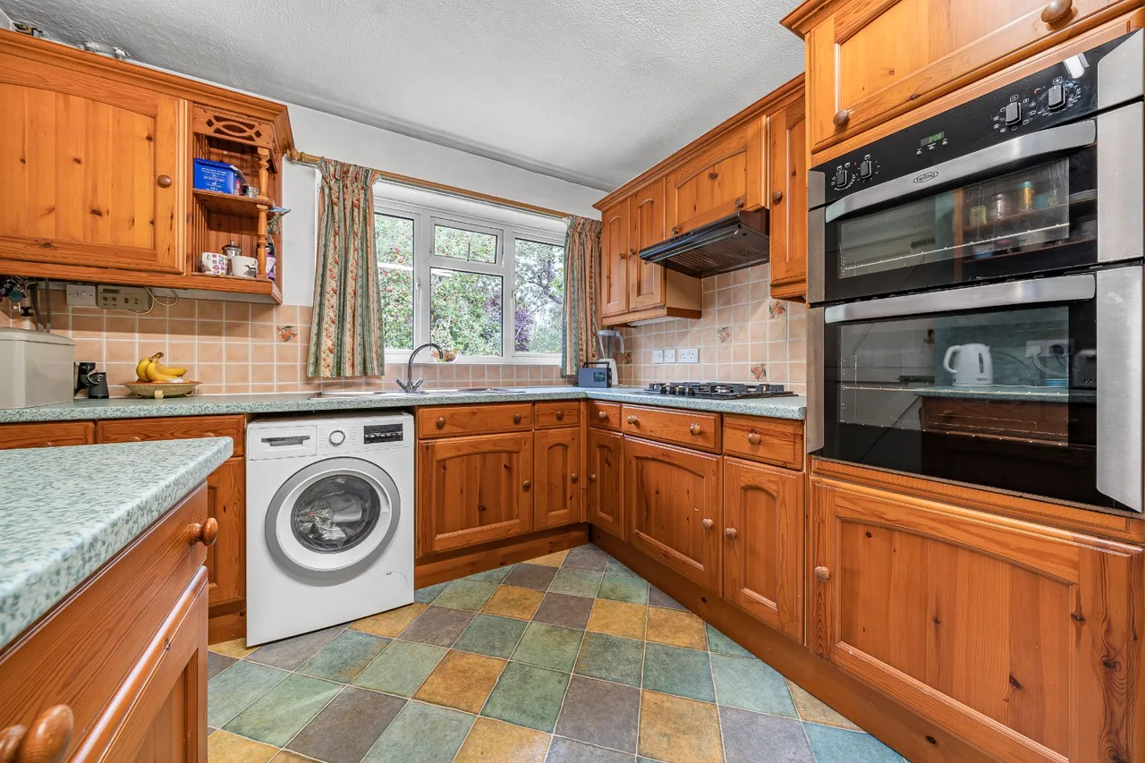 London Road, Guildford, GU4, photo 4
