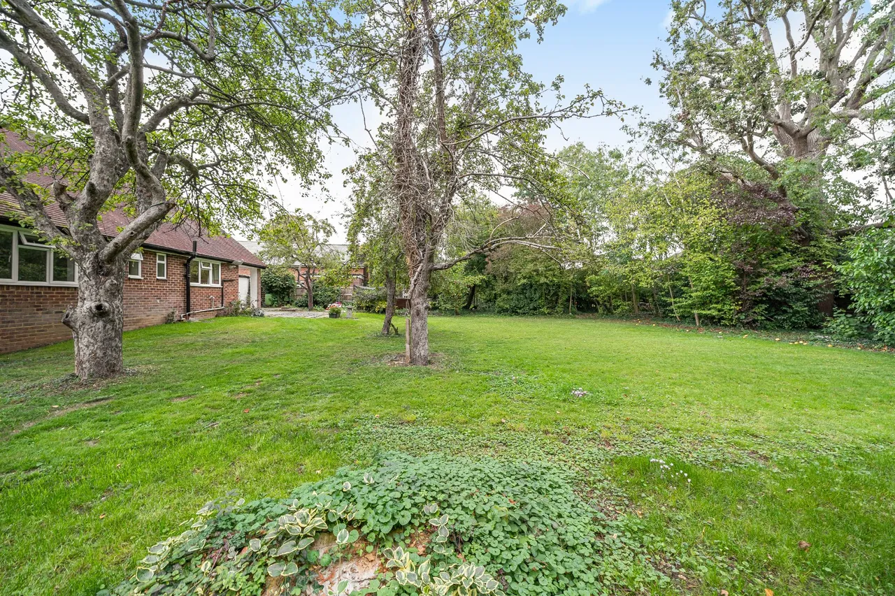London Road, Guildford, GU4, photo 17