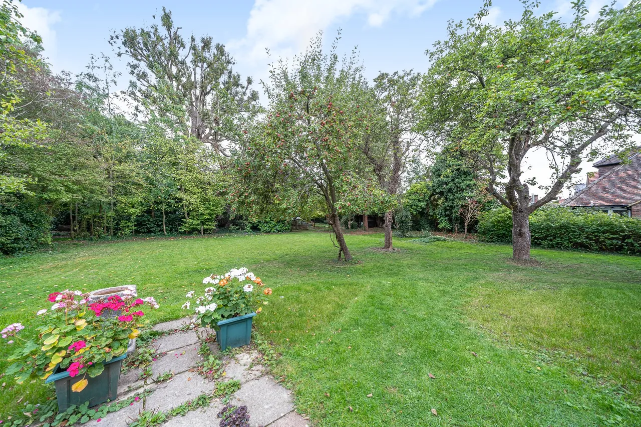 London Road, Guildford, GU4, photo 2