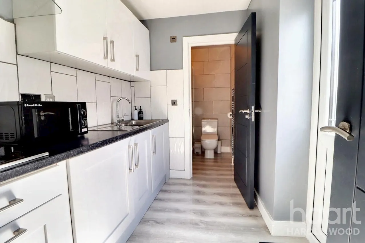 Sackville Crescent, Harold Wood, RM3, photo 26