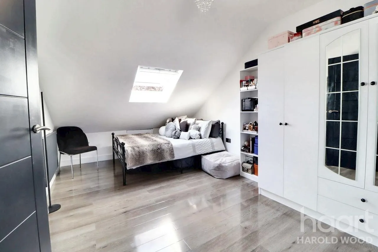 Sackville Crescent, Harold Wood, RM3, photo 30