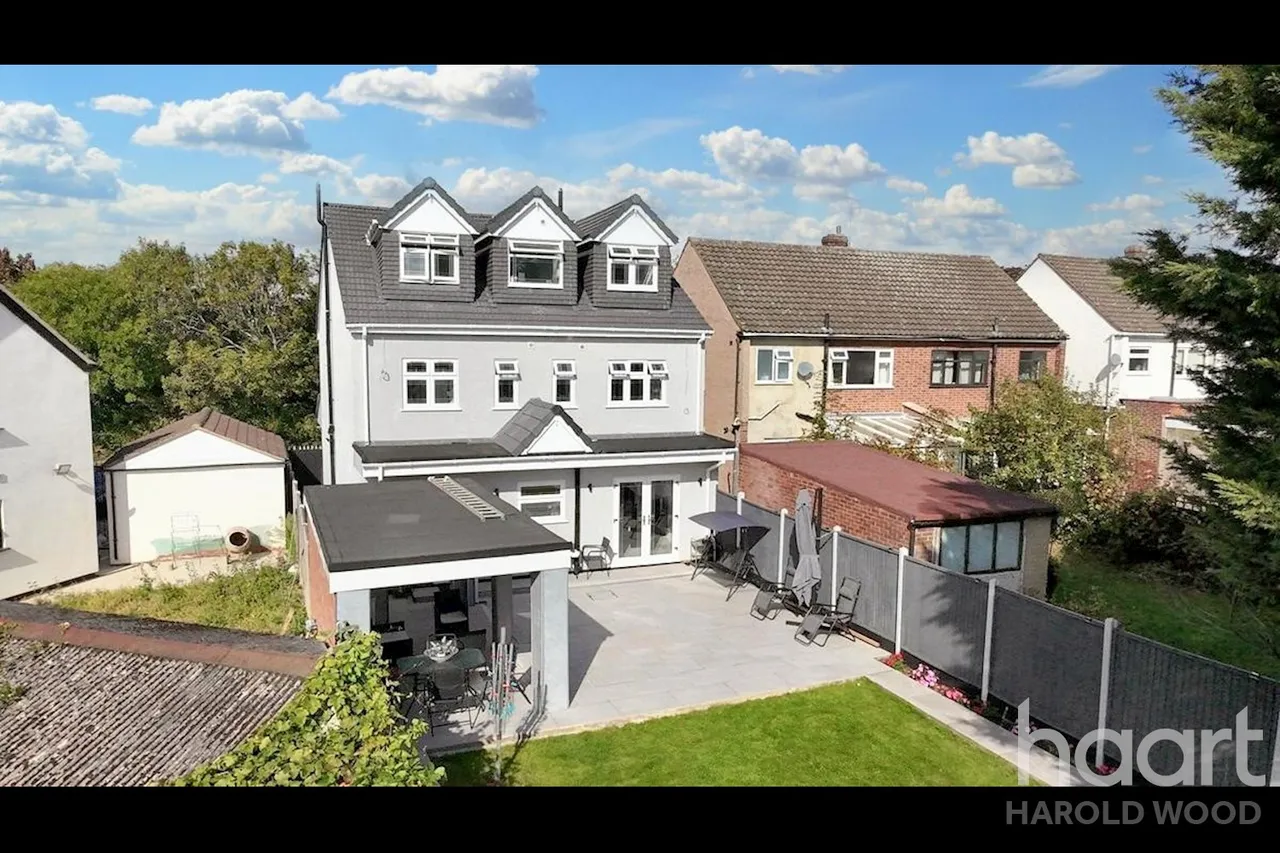 Sackville Crescent, Harold Wood, RM3, photo 37