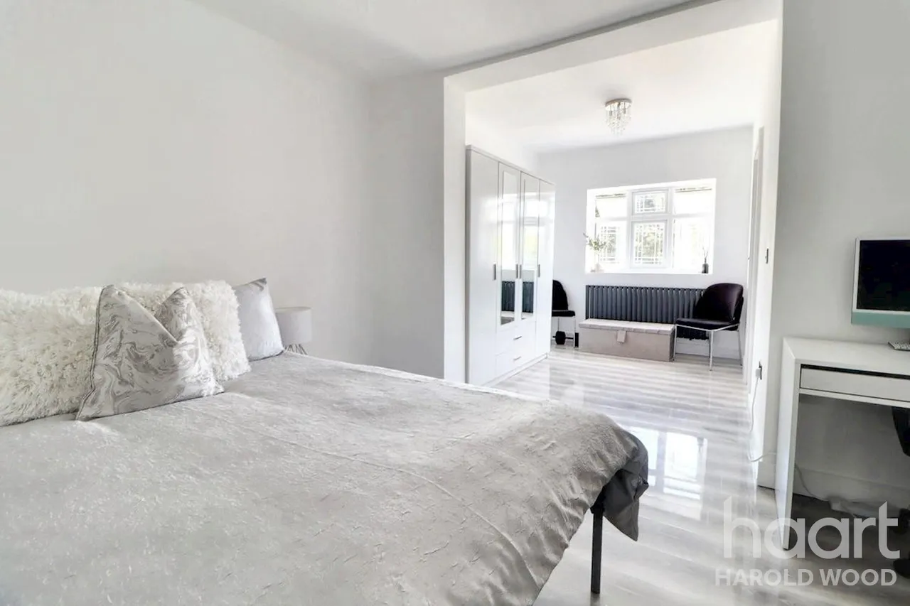 Sackville Crescent, Harold Wood, RM3, photo 20