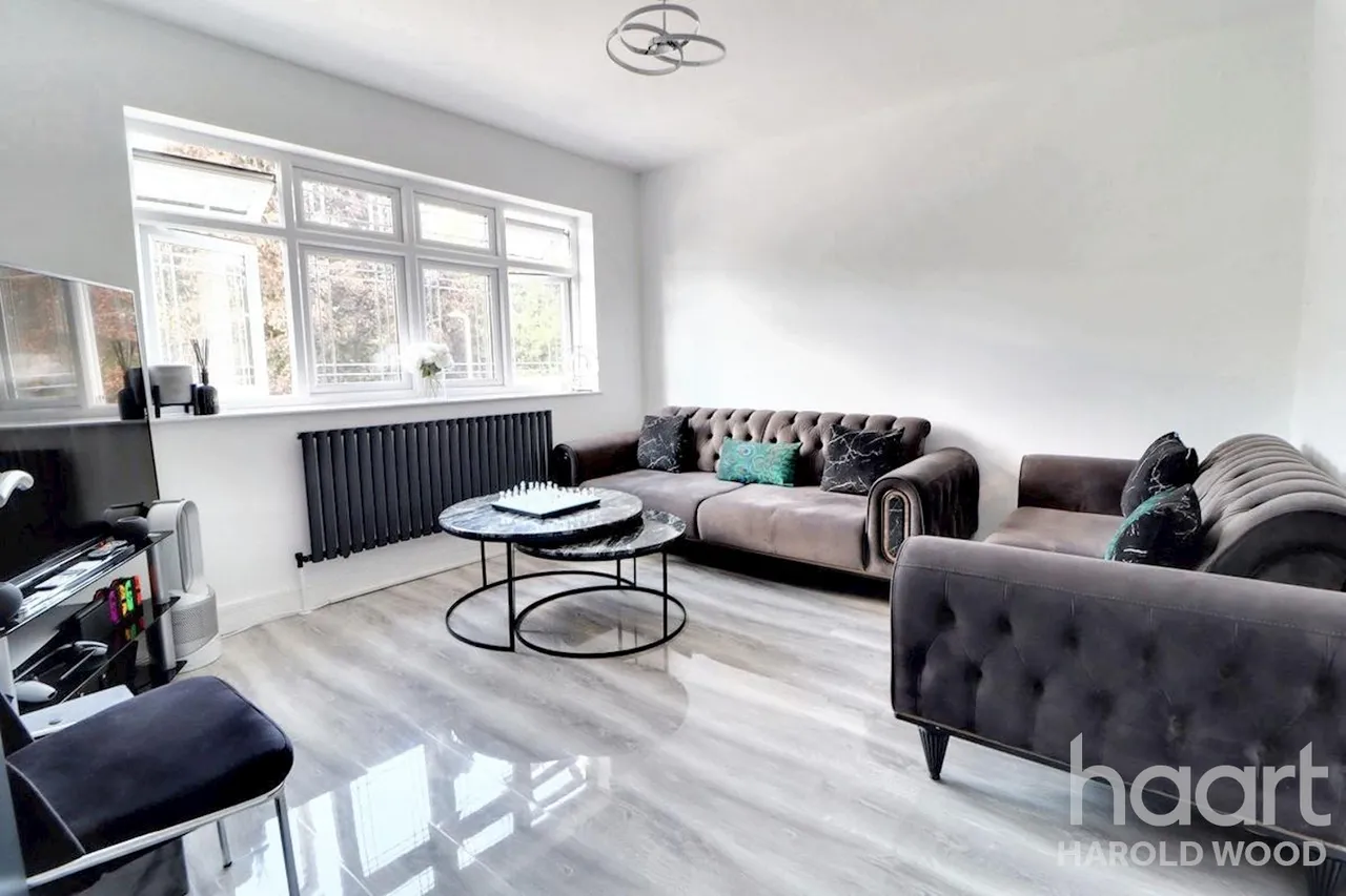 Sackville Crescent, Harold Wood, RM3, photo 35