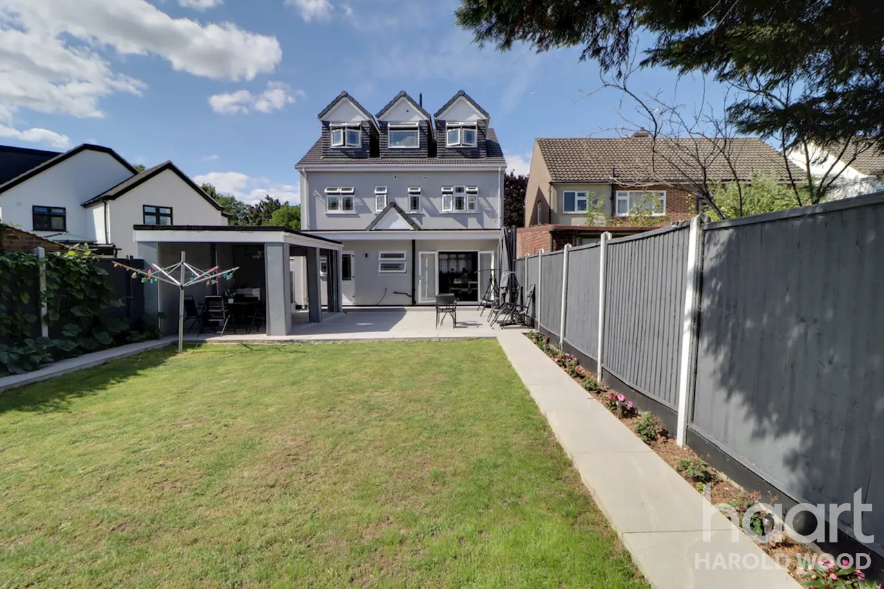 Sackville Crescent, Harold Wood, RM3, photo 14