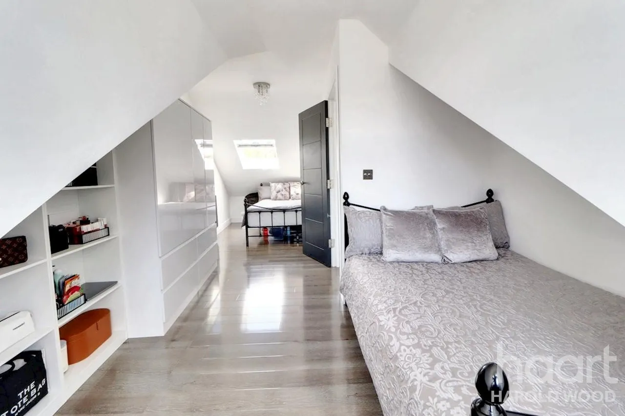 Sackville Crescent, Harold Wood, RM3, photo 34