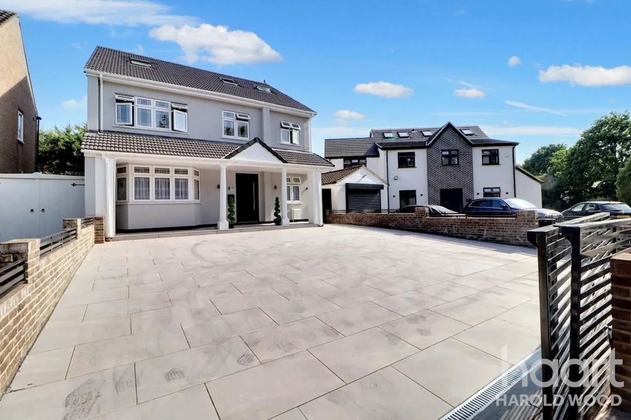 6 bed house for sale, Sackville Crescent, Harold Wood, RM3